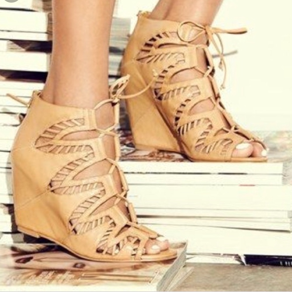 Dolce Vita Shandy Lace up wedges size 10
